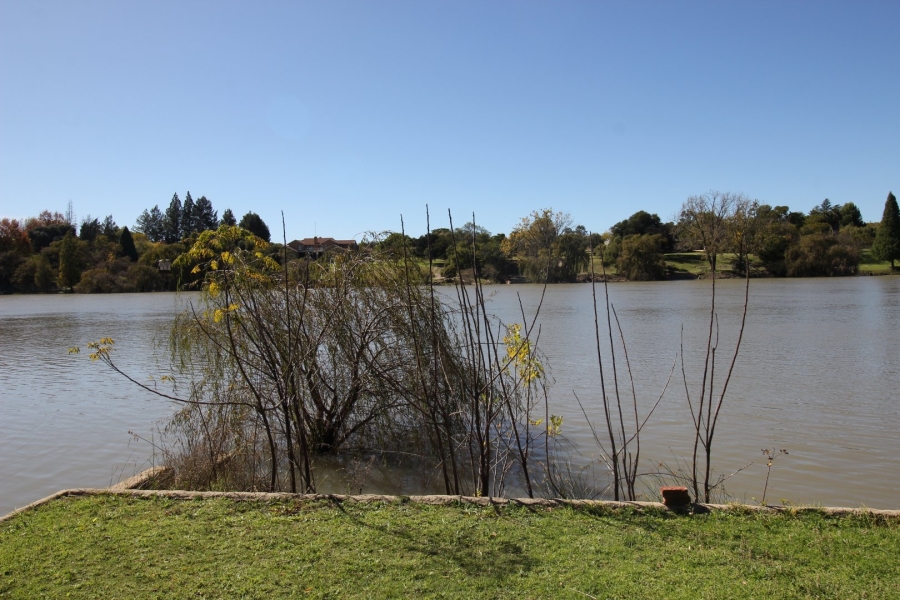 2 Bedroom Property for Sale in Lake Deneysville Free State